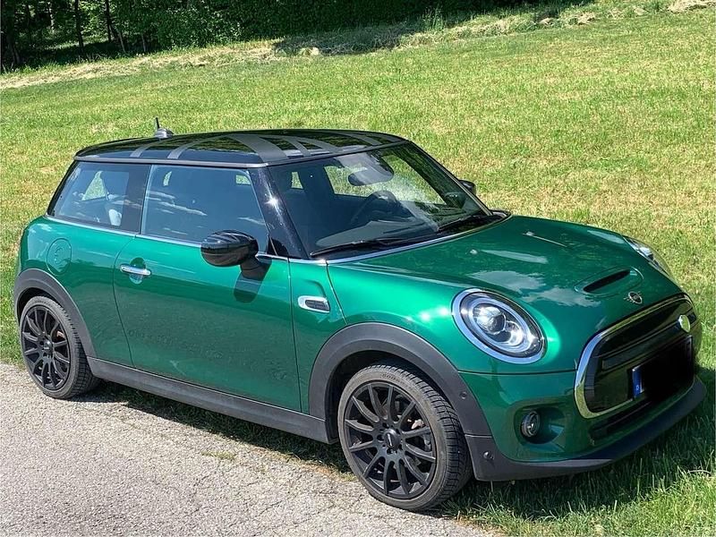 Grün Gebraucht 2020 Mini Cooper SE Kleinwagen | 17.600 € (Teuer) - Bild 1/4