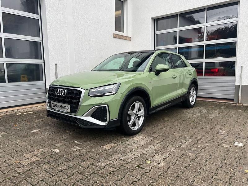 Grün Gebraucht 2021 Audi Q2 S-Line SUV | 24.990 € (Etwas zu teuer) - Bild 1/4