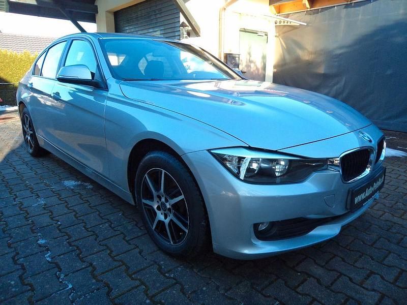 Gebraucht BMW 316 116 PS (85 kW) 2012 Glaciersilber Limousine