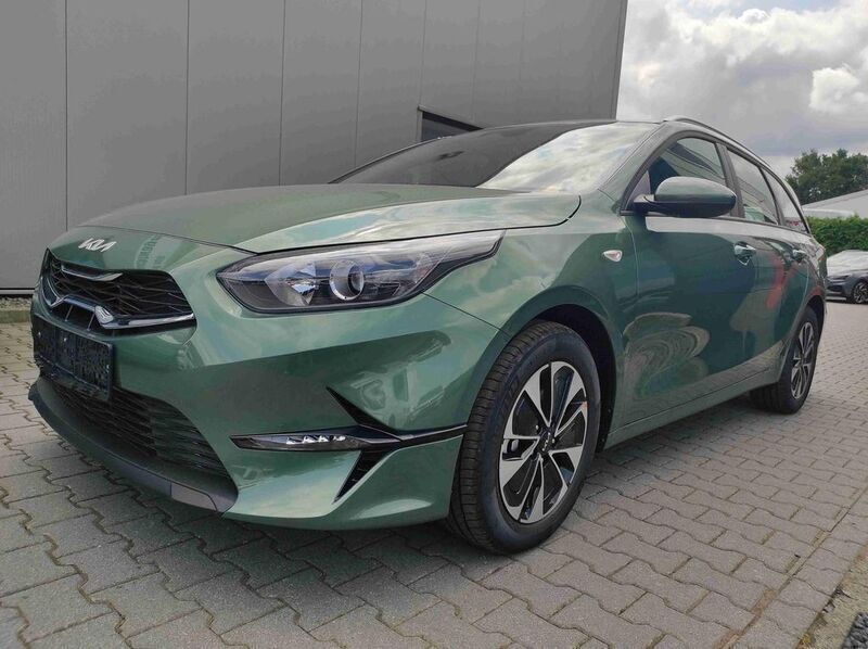 Grün Neu 2025 Kia Ceed Sportswagon Kombi | 23.900 € (Superpreis) - Bild 1/4