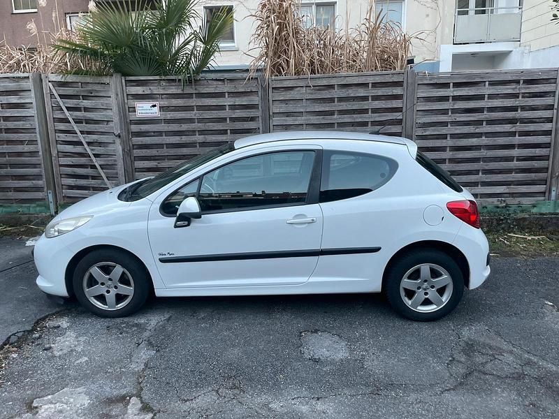 Gebraucht Peugeot 207 95 PS (69 kW) 2009 Weiß Kleinwagen