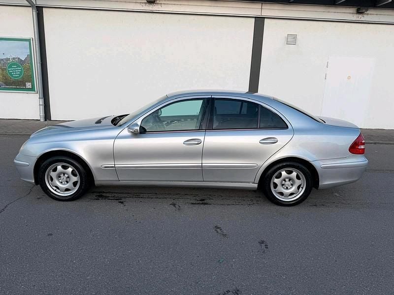 Gebraucht Mercedes E220 150 PS (110 kW) 2004 Silber Limousine