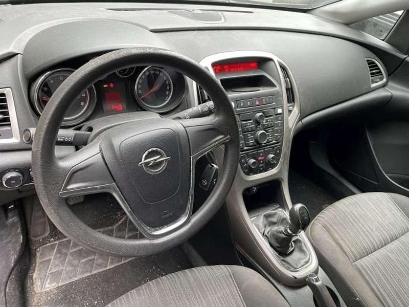 Gebraucht Opel Astra Selection 101 PS (74 kW) 2012 Silber Limousine