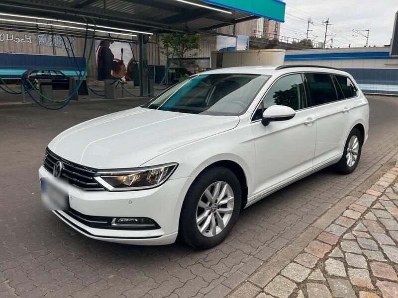 Weiß Gebraucht 2019 VW Passat Comfortline Kombi | 17.499 € (Guter Preis) - Bild 1/4