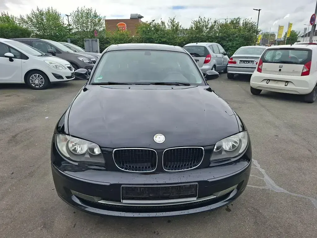 Gebraucht BMW 120 177 PS (130 kW) 2008 Saphirschwarz Kleinwagen