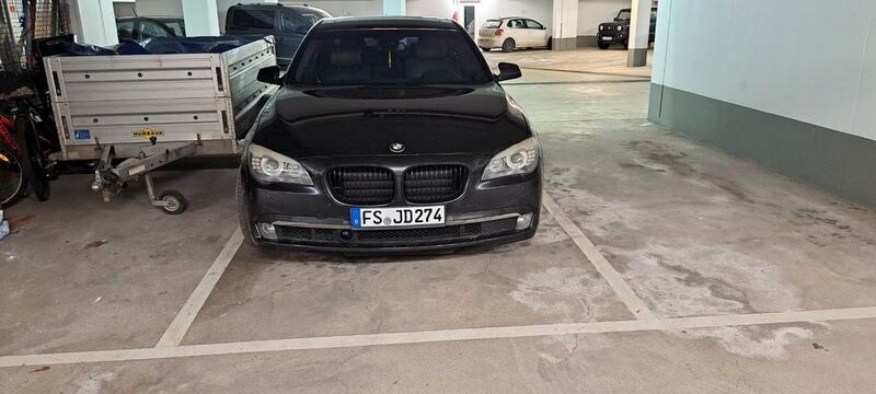 Grau Gebraucht 2008 BMW 740 Limousine | 10.990 € (Fairer Preis) - Bild 1/4