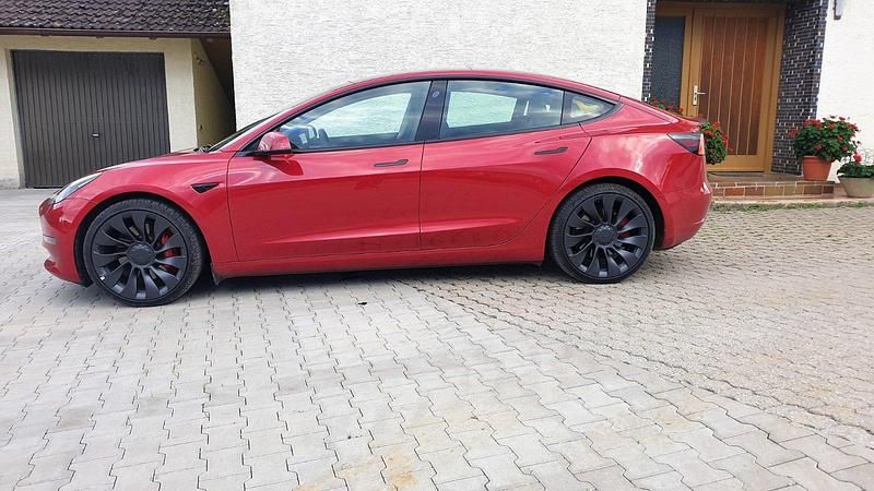 Gebraucht Tesla Model 3 Performance 377 kW (513 PS) 2023 Rot Limousine