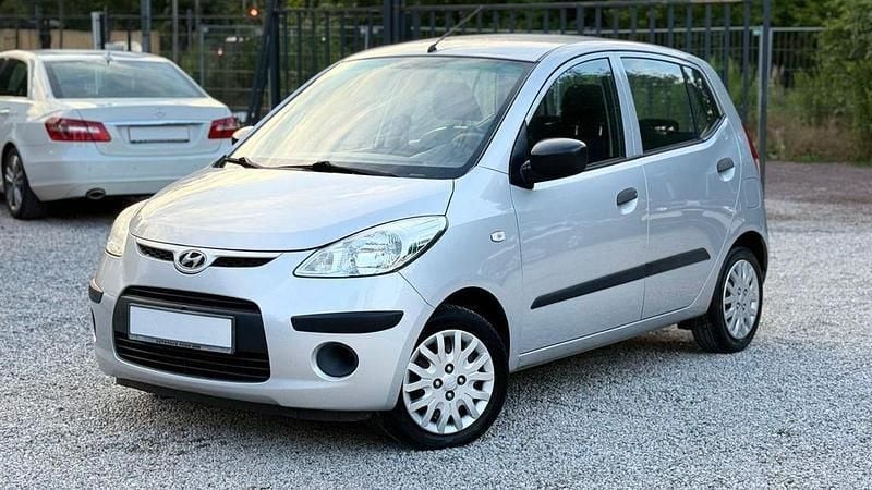 Silber Gebraucht 2011 Hyundai i10 Edition+ Kleinwagen | 2.399 € (Fairer Preis) - Bild 1/4