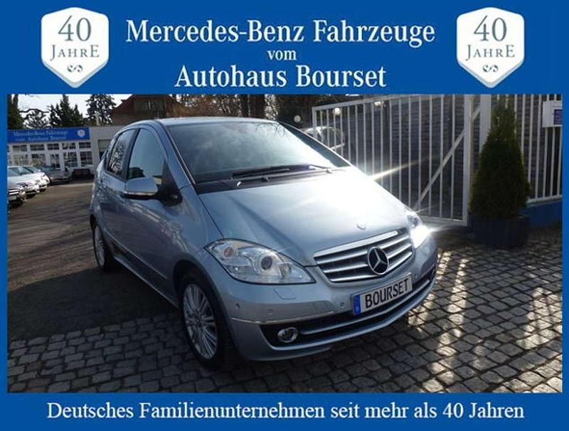 Gebraucht Mercedes A180 Elegance 116 PS (85 kW) 2010 Blau Van / Kleinbus