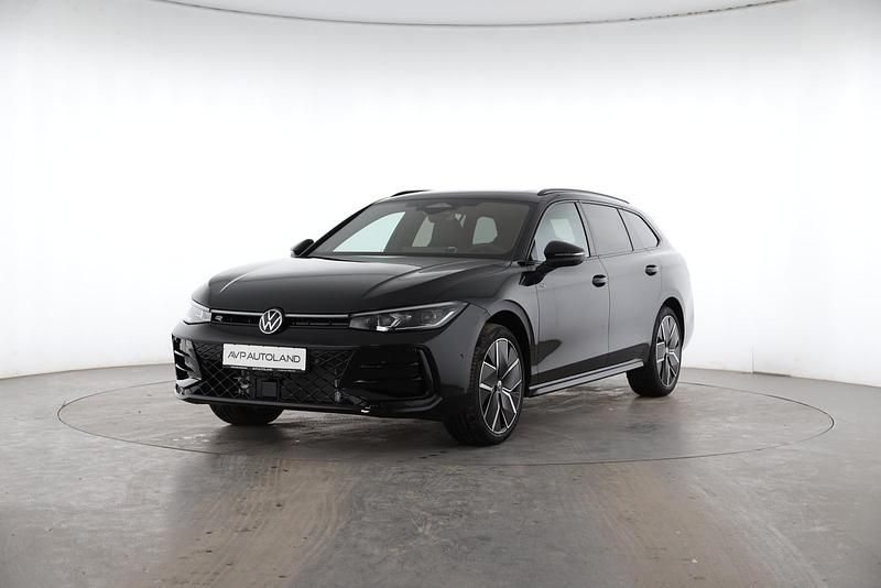 Grenadillschwarz Gebraucht 2025 VW Passat R-line Kombi | 58.900 € - Bild 1/4