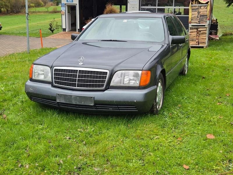 Silber Gebraucht 1991 Mercedes 320 Limousine | 10.500 € - Bild 1/3