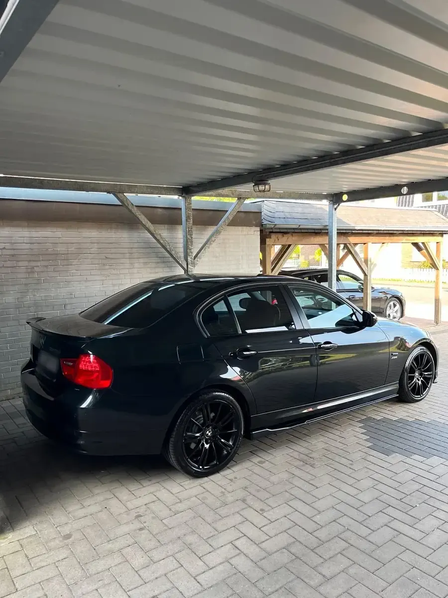 Gebraucht BMW 320 181 PS (133 kW) 2009 Schwarz Limousine