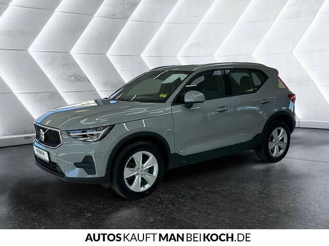 Neu Volvo XC40 Core 163 PS (119 kW) 2025 Andere farbe SUV
