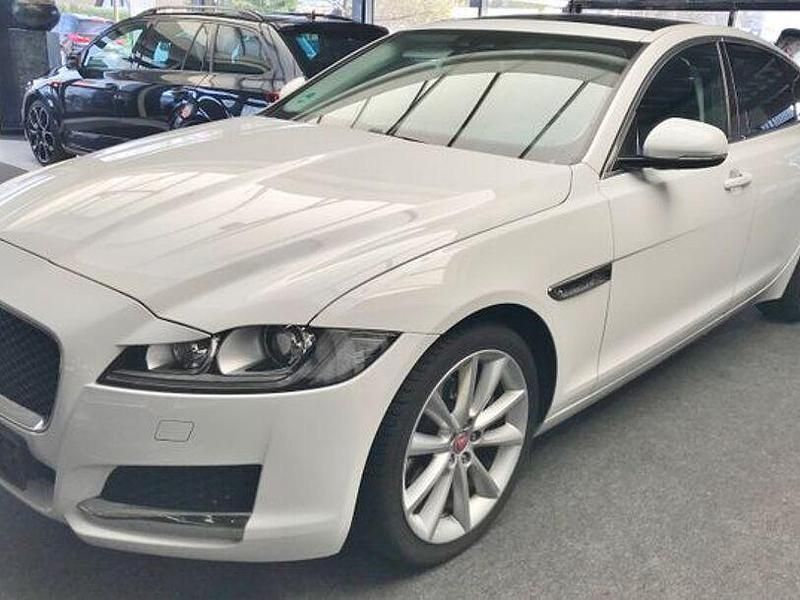Weiß Gebraucht 2017 Jaguar XF Prestige Limousine | 17.400 € (Fairer Preis) - Bild 1/4