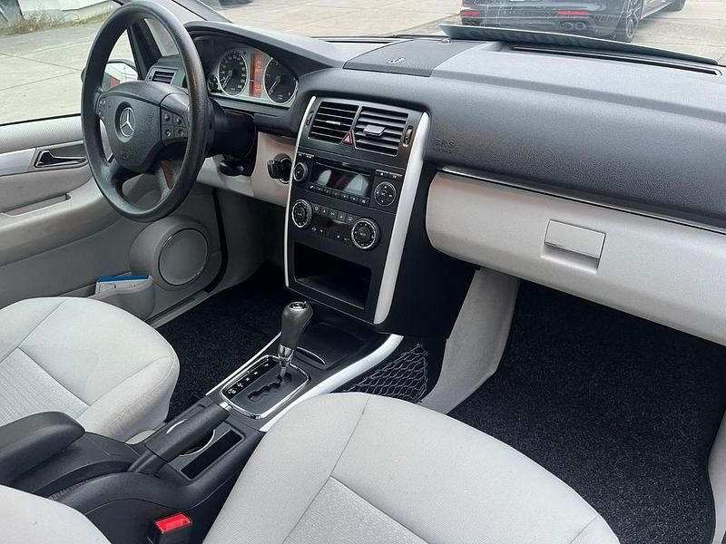 Gebraucht Mercedes B180 109 PS (80 kW) 2006 Silber Van / Kleinbus