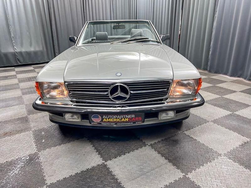 Gebraucht Mercedes 560 231 PS (169 kW) 1987 Silber Cabrio