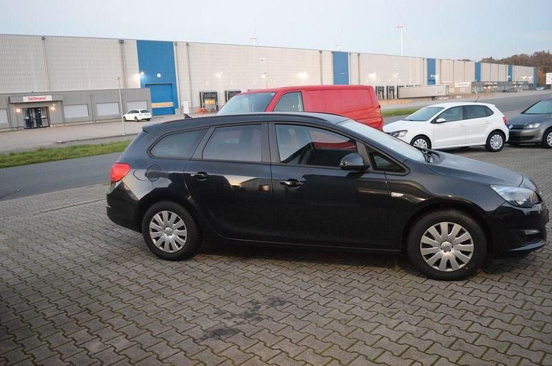 Gebraucht Opel Astra 131 PS (96 kW) 2014 Schwarz Kombi