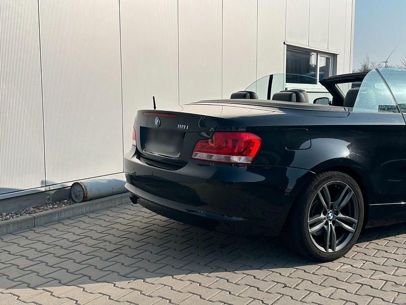 Gebraucht BMW 118 Cabriolet 143 PS (105 kW) 2011 Schwarz Cabrio