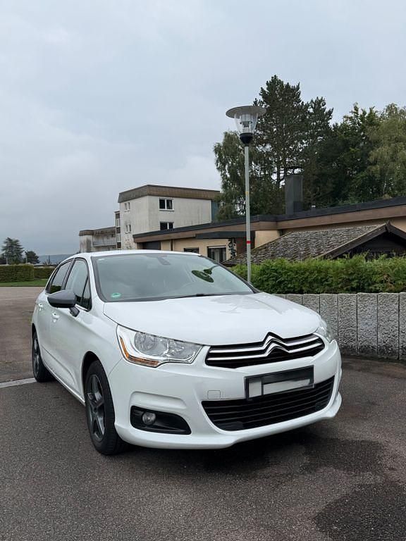 Weiß Gebraucht 2014 Citroën C4 SELECTION Limousine | 5.900 € (Fairer Preis) - Bild 1/4