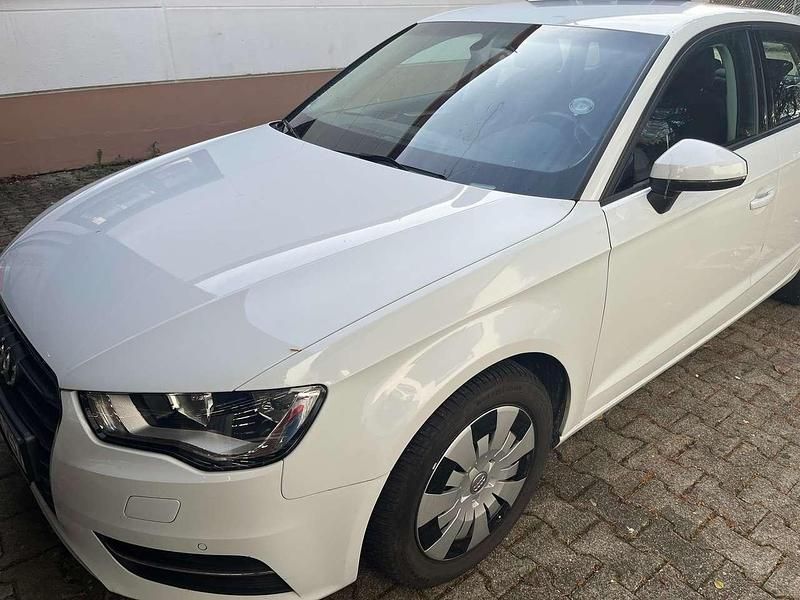 Weiß Gebraucht 2015 Audi A3 Attraction Kombi | 9.999 € (Superpreis) - Bild 1/4