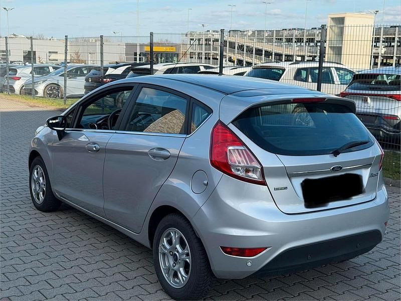 Gebraucht Ford Fiesta Titanium 125 PS (91 kW) 2016 Silber Kleinwagen