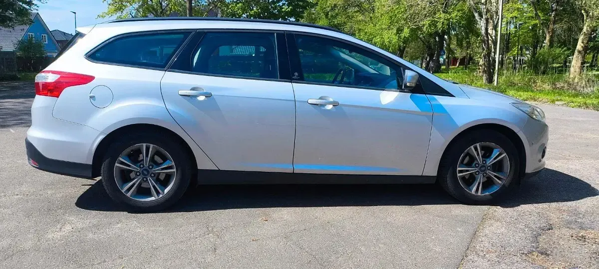 Gebraucht Ford Focus 125 PS (91 kW) 2013 Silber Kombi