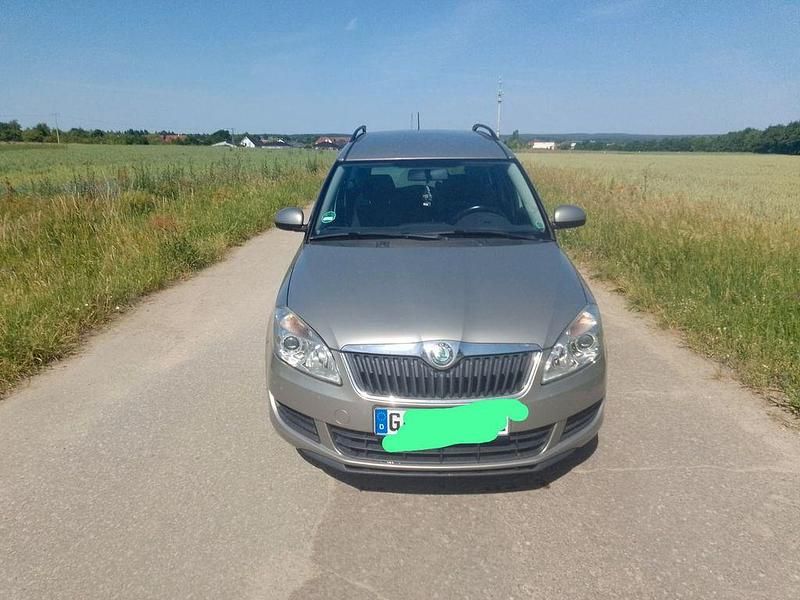 Gebraucht Skoda Roomster 105 PS (77 kW) 2010 Beige Van / Kleinbus