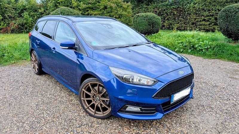 Blau Gebraucht 2018 Ford Focus Sport Kombi | 15.900 € (Guter Preis) - Bild 1/4