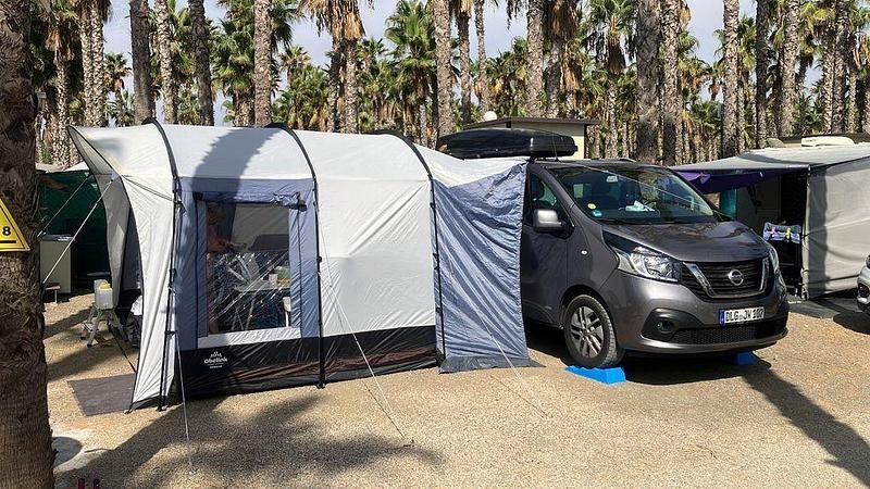 Grau Gebraucht 2020 Nissan NV300 Van | 27.400 € (Fairer Preis) - Bild 1/4