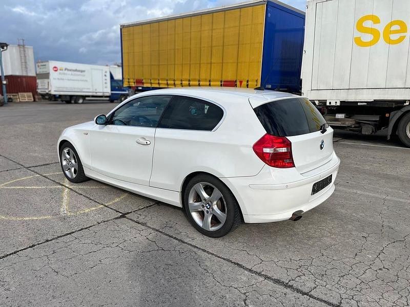 Gebraucht BMW 118 143 PS (105 kW) 2007 Weiß Kleinwagen