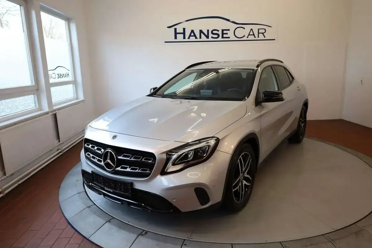 Gebraucht Mercedes GLA180 122 PS (89 kW) 2020 Silber SUV