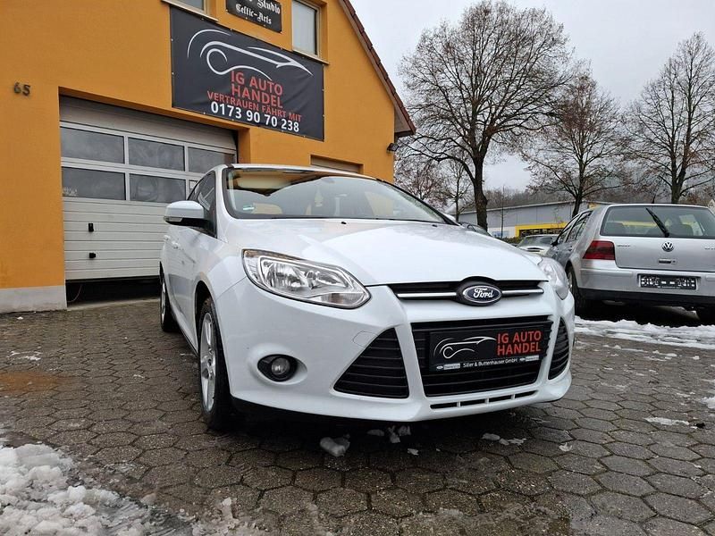 Weiß Gebraucht 2014 Ford Focus SYNC Edition Kombi | 4.990 € (Guter Preis) - Bild 1/4