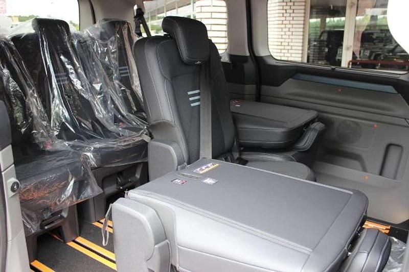 Neu Ford Tourneo Active 150 PS (110 kW) 2025 Schwarz Van / Kleinbus