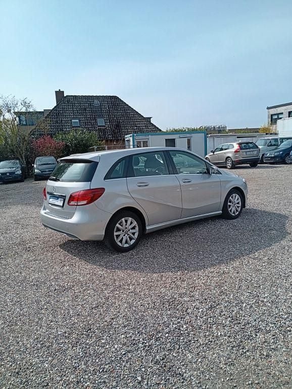 Gebraucht Mercedes B180 122 PS (89 kW) 2018 Silber Van / Kleinbus