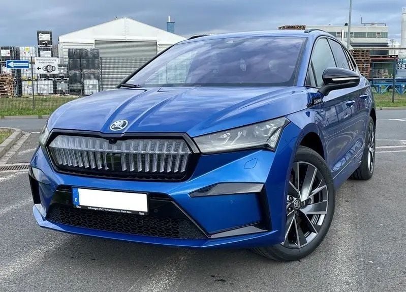 Blau Gebraucht 2024 Skoda Enyaq iV SportLine SUV | 39.900 € (Teuer) - Bild 1/4