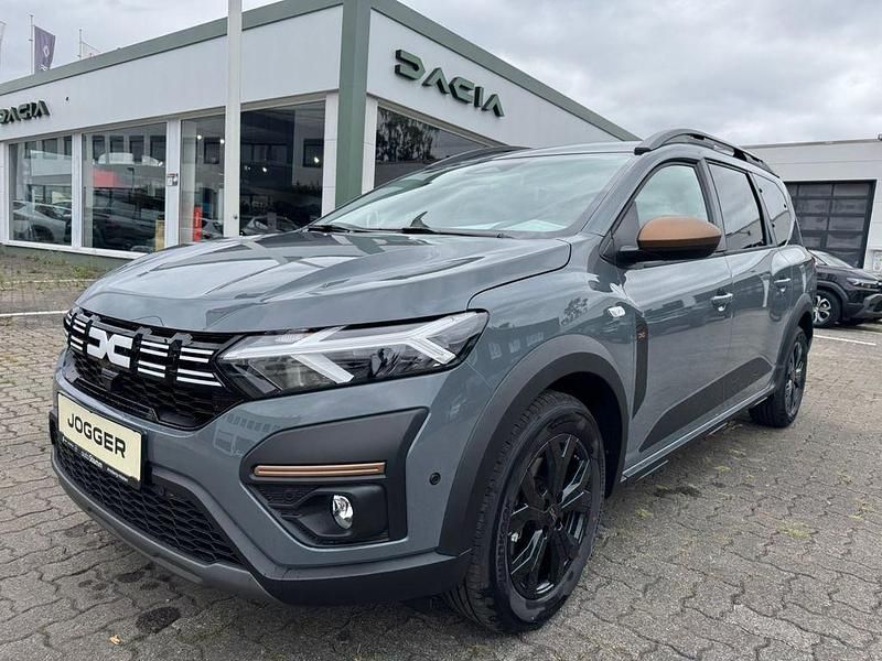 Neu Dacia Jogger Extreme 101 PS (74 kW) 2025 Grau Van / Kleinbus