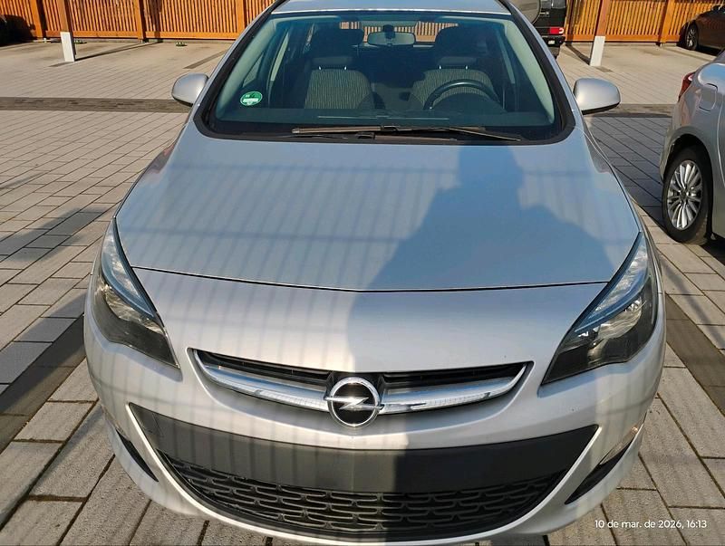 Gebraucht Opel Astra 110 PS (80 kW) 2014 Silber Kombi