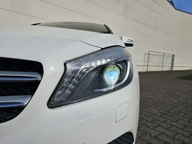 Gebraucht Mercedes A200 Urban 156 PS (114 kW) 2014 Weiß Kleinwagen