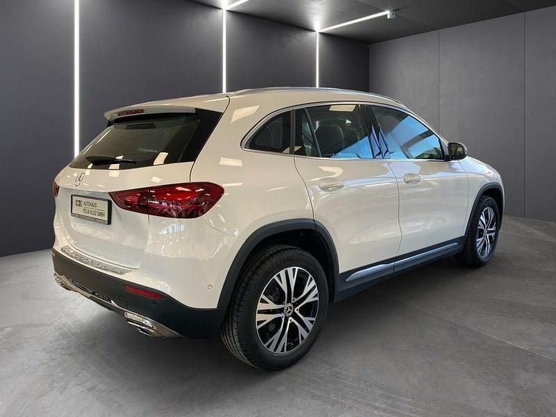 Gebraucht Mercedes GLA200 Progressive 163 PS (119 kW) 2024 Weiß SUV