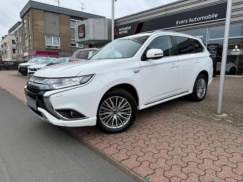 Gebraucht Mitsubishi Outlander Basis 82 PS (60 kW) 2021 Weiss SUV