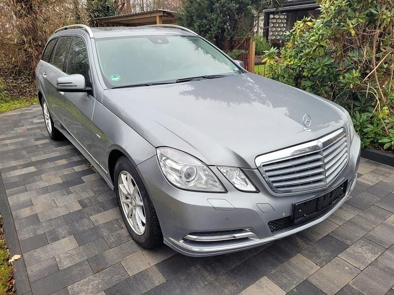 Gebraucht Mercedes E350 Elegance 265 PS (194 kW) 2011 Grau Kombi