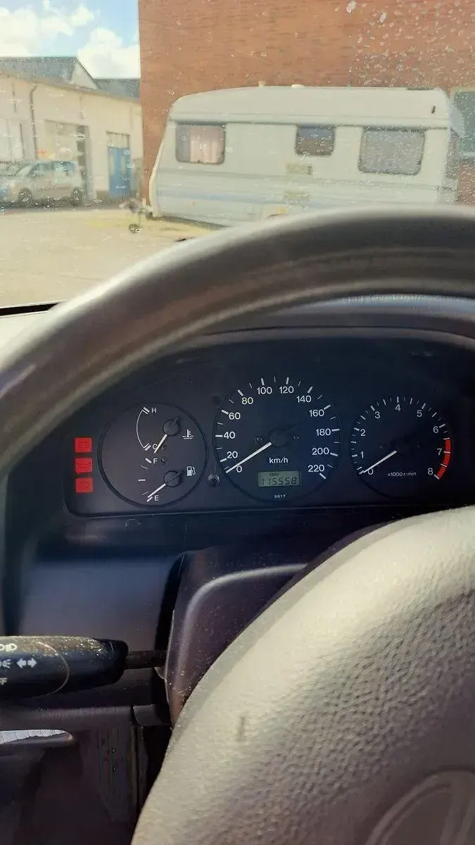 Usata Mazda 323 73 CV (53 kW) 1999 Grigio Berlina