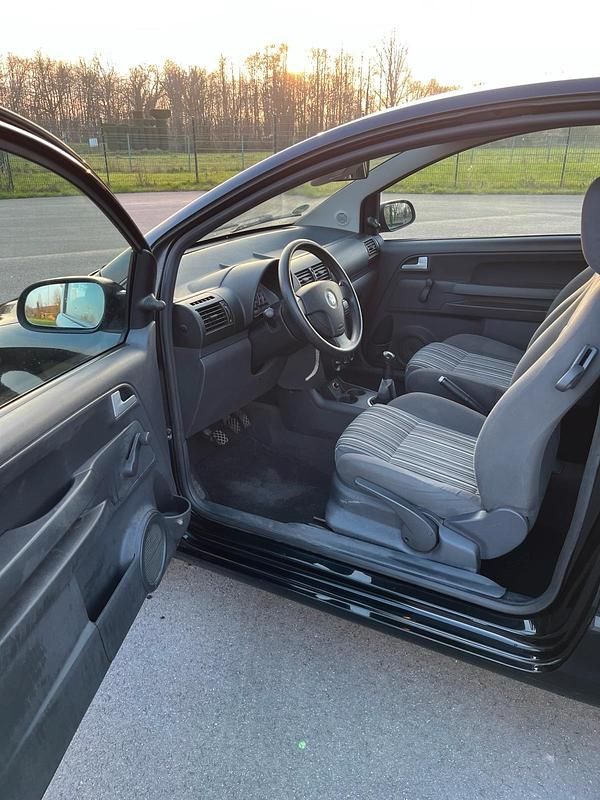 Gebraucht VW Fox 54 PS (39 kW) 2007 Schwarz Kleinwagen