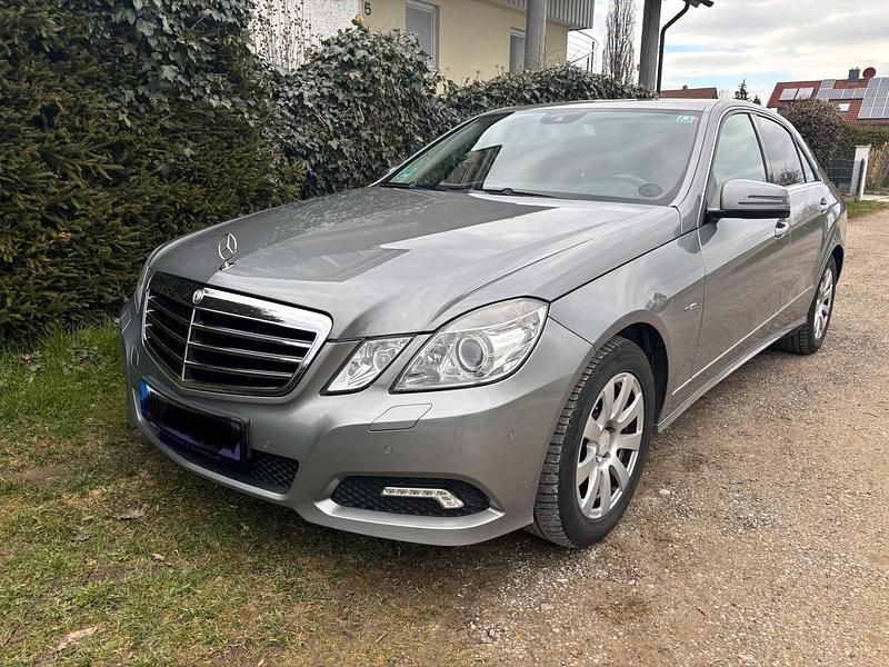 Gebraucht Mercedes E250 204 PS (150 kW) 2009 Grau Limousine