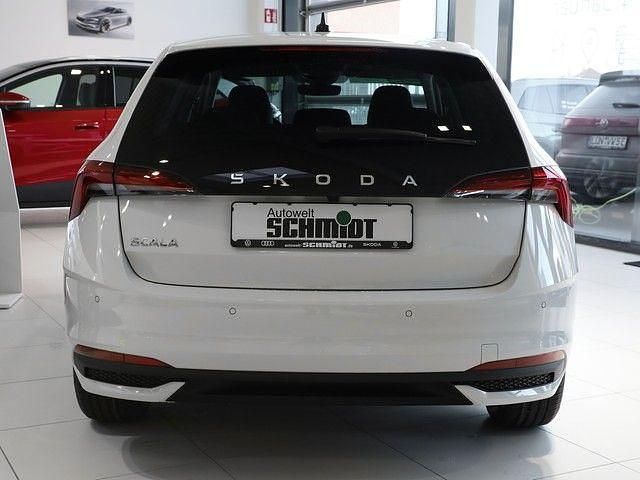 Neu Skoda Scala 150 PS (110 kW) 2026 Moonweiss metallic Kleinwagen