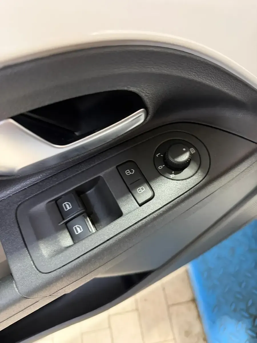 Usado VW up! 60 CV (44 kW) 2018 Blanco Utilitario