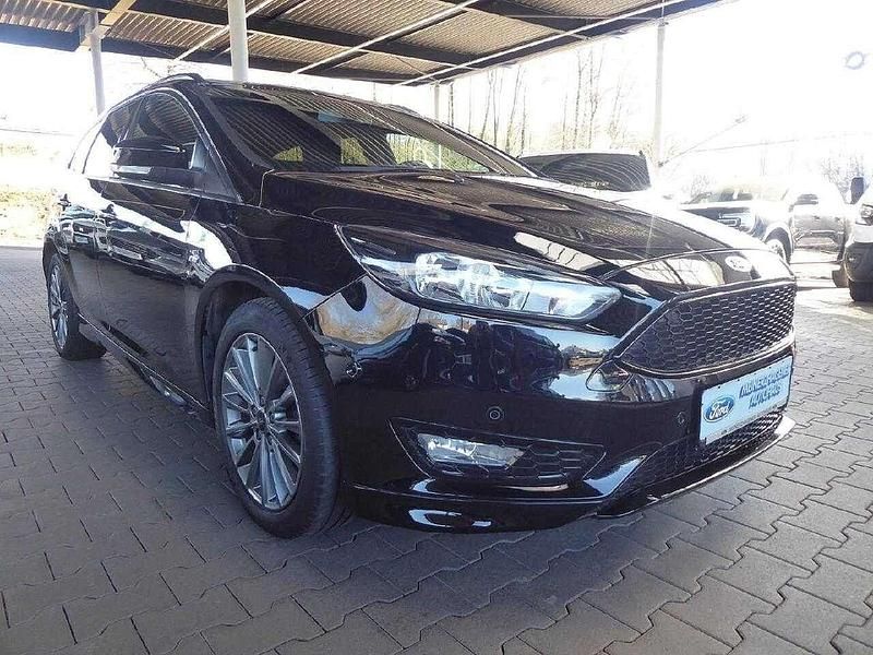 Gebraucht Ford Focus ST-Line 125 PS (91 kW) 2018 Iridiumschwarz metallic (metallic) Kombi