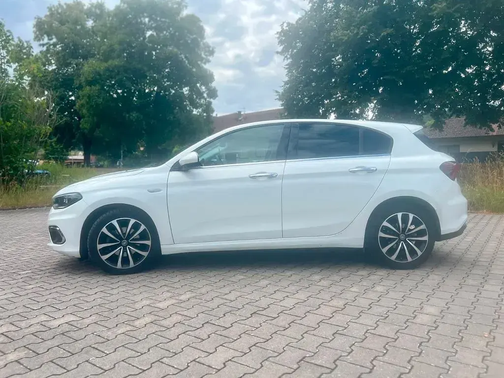 Gebraucht Fiat Tipo Lounge 120 PS (88 kW) 2018 Weiß Kleinwagen