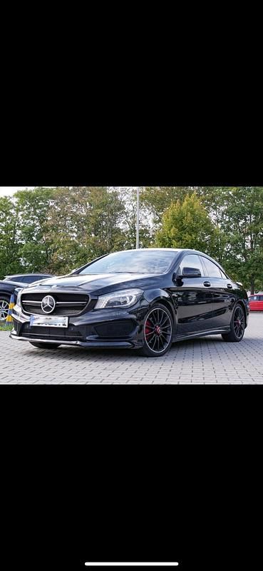 Schwarz Gebraucht 2014 Mercedes CLA200 AMG line Limousine | 14.999 € (Fairer Preis) - Bild 1/4