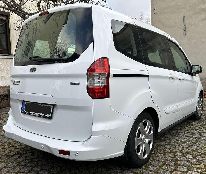 Gebraucht Ford Tourneo 101 PS (74 kW) 2015 Weiß Kombi